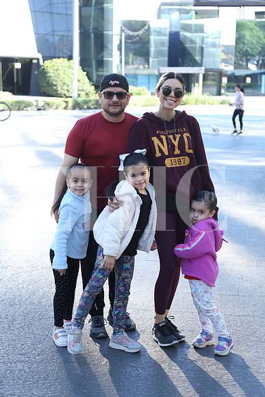 Juan Rositas, Abigail Hanna, Alessa Rositas, Mia Rositas y Sofi Rositas