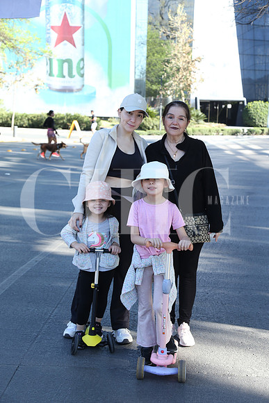 Ana Karen Zozaya, Lety Zozaya, Eugenia González y Camila González 0