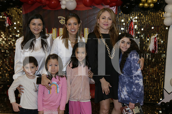 (arriba) Brenda Ramones, Liz Fuentes, Karla Torres, (abajo) Eugenio Lozano, Natalia Leal, Rebeca Leal y Renata Delansauran