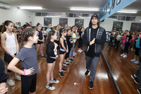 CJ Salvador y el grupo de participantes  el Work Tour Shop-2