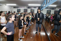 CJ Salvador y el grupo de participantes  el Work Tour Shop