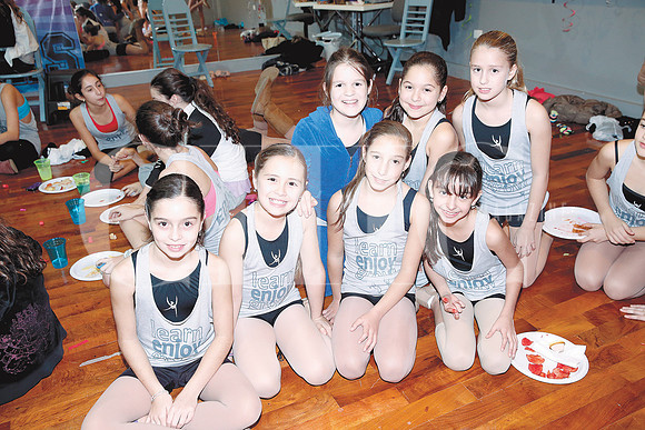 Sofía Marino, Romina Villarreal Balbina Llovera, Samanta Lozano, Lucía Navies, Valentina González y Regina Rivero