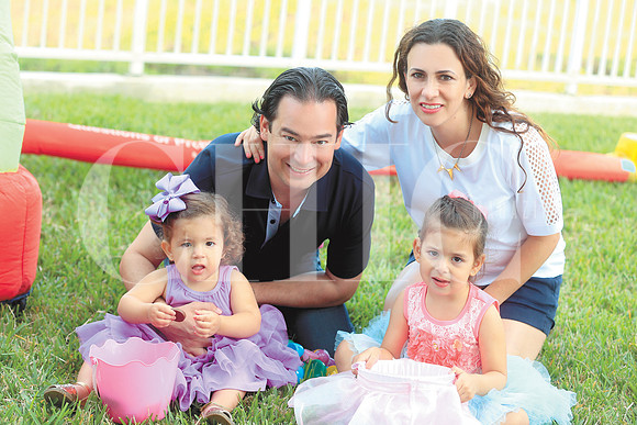 Alana Garza, Javier Garza, Michelle Andonie de Garza y Emilia Garza (7)