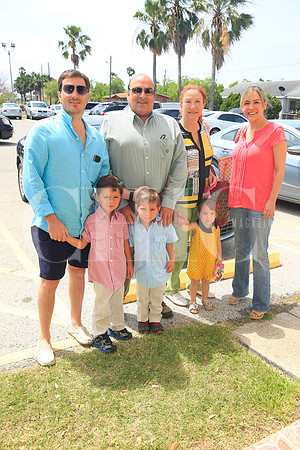 Jorge Guzmán, Gabriel Guzmán, Mateo Guzmán, Guillermo Guzmán, Mariana Guzmán, Martha Treviño de Guzmán y Olga Chapa de Guzmán (1)