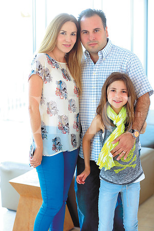 Martha Farías de Lostaunau, Arturo Lostaunau y Daniela Lostaunau (1)