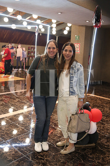 Gaby Galván y Pamela González 1