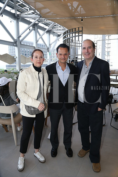 Ana de Treviño, Arnulfo Treviño y Alberto Fernández 0
