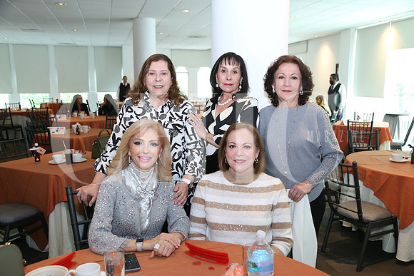 Sylvia Barba, Martha Rangel de Rodríguez, María Teresa de Luna, Elsa Aguirre y Graciela Garza de Torres1
