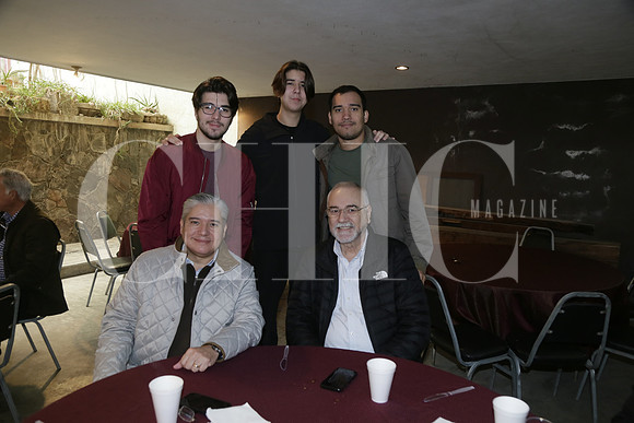 (arriba) Dimitri Aretos, Andros Aretos , Luca Aretos, (abajo) Pericles Aretos y Luis Peña
