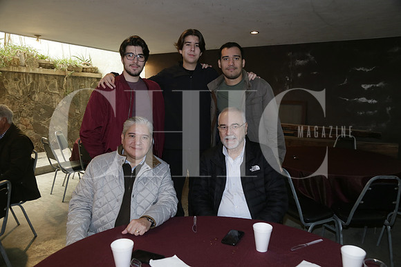 (arriba) Dimitri Aretos, Luca Aretos, Andros Aretos (abajo) Pericles Aretos y Luis Peña (2)