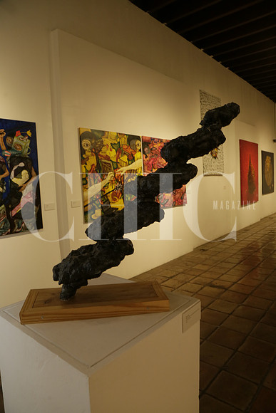 Black Cascade del artista Rodney Zelenka