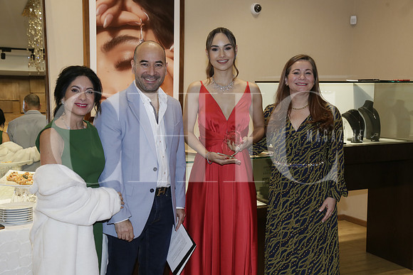 Laura de Carranza Rogelio Carranza, Mayra Valencia y Alejandra Carranza