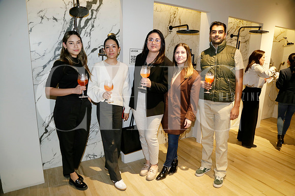 Andrea Falcón, Ariadna Castillo, Marcela Taméz, Carolina Fernández e Iván Rivas
