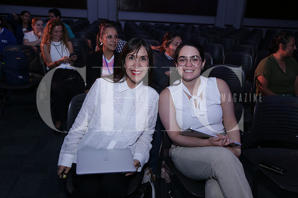 Arlene Amaral y Daniela Robles