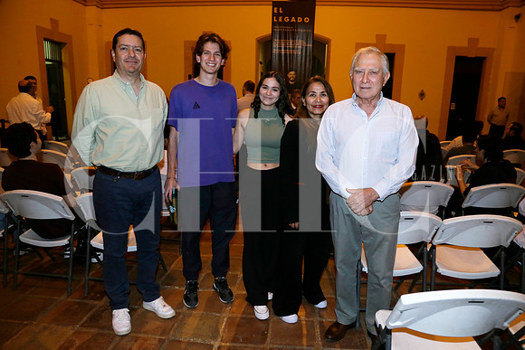 Enrrico Cechini, Rodrigo Gutíerrez, Ania Rivera, Lucia Rivera y Carlos Rivera (2)