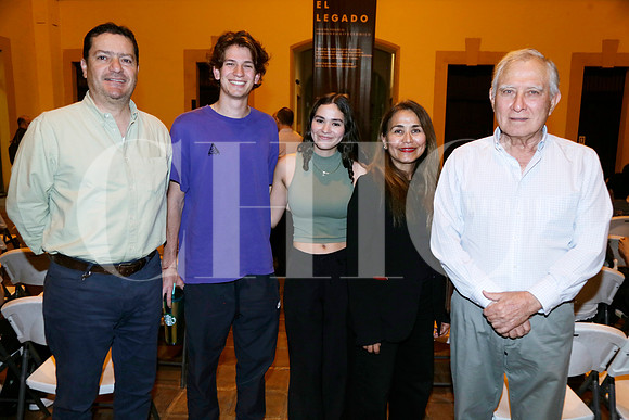 Enrrico Cechini, Rodrigo Gutíerrez, Ania Rivera, Lucia Rivera y Carlos Rivera