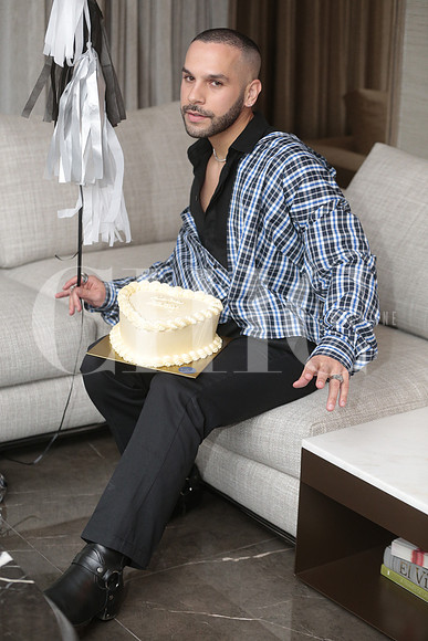 Carlos Zaur 13