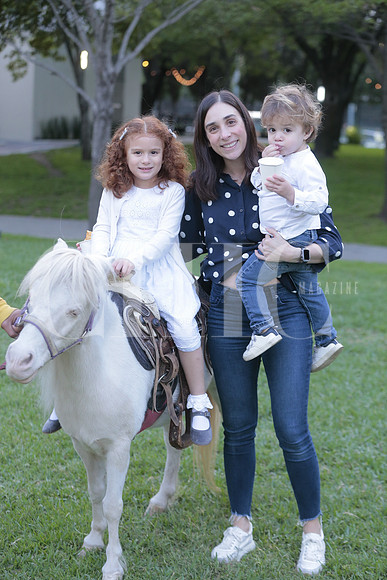 Isabella Hernandez, Gonzalo Hernandez y Maribel Arroyo 2