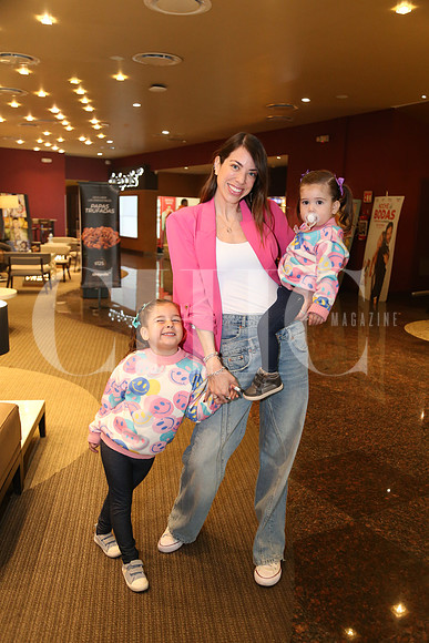 Erika Arcaute de Berard, Anika Berard y Charlotte Marie Berard 1
