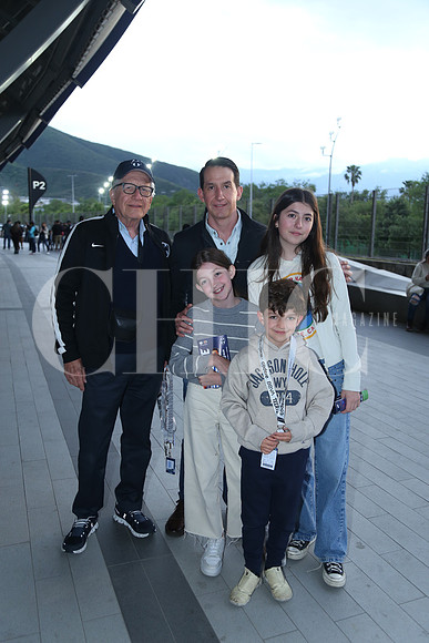 Alfonso González, Pablo González, Alessia González, Emilia González y Alonso González 1