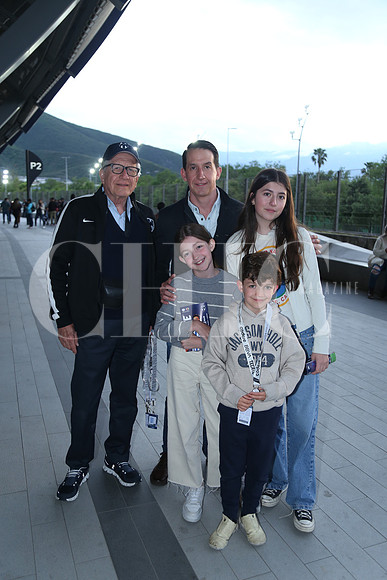 Alfonso González, Pablo González, Alessia González, Emilia González y Alonso González 0