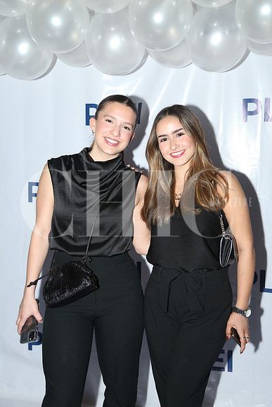 Eugenia Garza y Daniela Guzmán 0