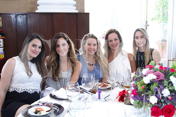 Mariana Riveros, Gabi Castro, Gemma Joffroy, Paulina Gonzalez y Monica Velasco