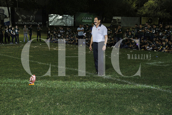 Patada inaugural de Raúl González 1