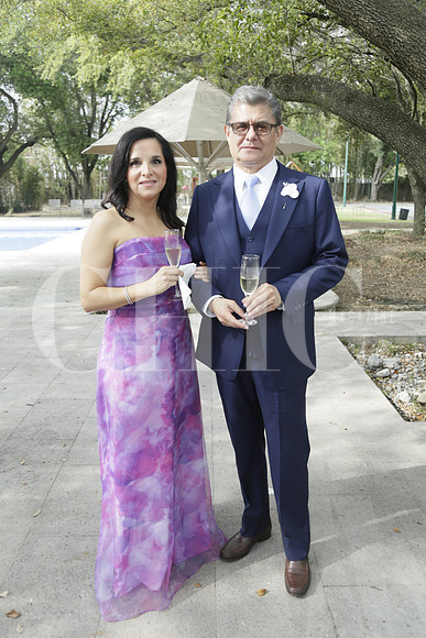 (papás del novio) Cristina Peña de Rhon y Raúl Rhon