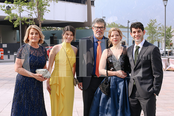 Conchita Villanueva, Maria Jose Zuñiga, Roberto Zuñiga, Guadalupe Mouret de Zuñiga y Rodrigo Zuñiga
