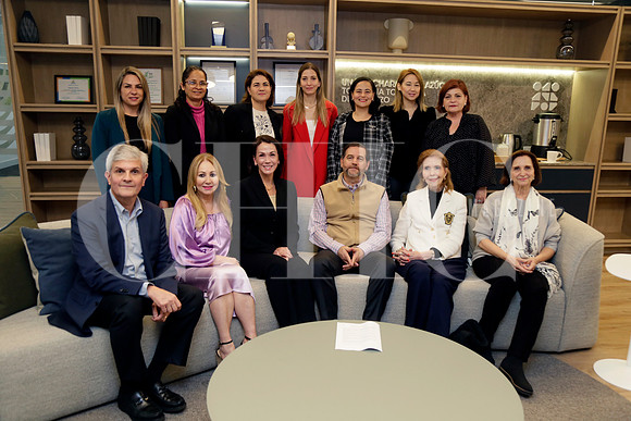 (abajo de izq a der)  Ricardo Coronado, Marcela Ayala, Sofia Isaguirre, Federico Santos, Nives Mogas y Blanca Maiz