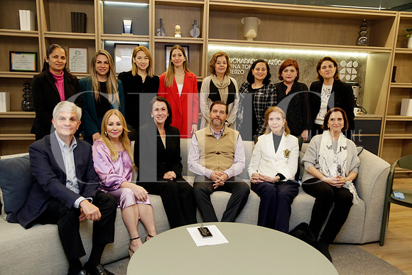 (arriba) Marisela González, Laura Taméz, Nelly Palacios, Sofia Licona,  Alicia Navarro, Cecy Caballero, Angélica Elizondo y Claudia Gutíerrez de Madero (continua en la sig foto)