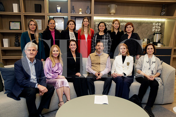 (arriba de izq a der) Laura Tamez, Marisela González, Sofia Licona, Cecy Caballero, Nelly Palacios, Angélica Elizondo (continuan nombres en sig foto)