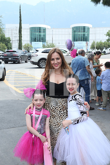 Nancy Villavicencio, Amelia García y Cordelia García 0