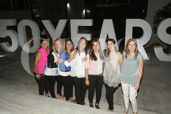 Brenda Silva, Katia Cantu, Catina Ponte, Norma Carillo, Andrea Martinez, Susana Arias y Nicole Baloys