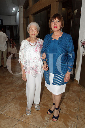 Maru de Vignau y Aurora Vignau de Zambrano