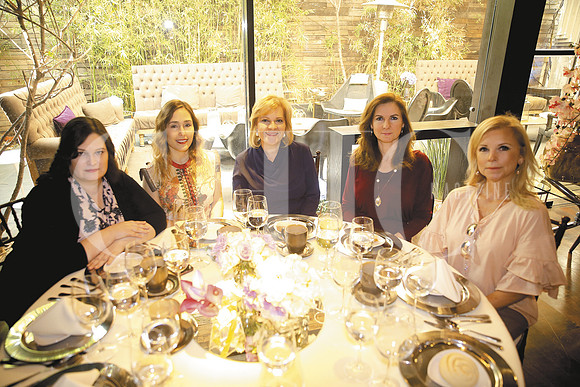 Martha García, Claudia Hinojosa, Rosy de González, Pilar Deschamps y Ana Félix de Cantú