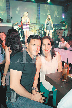 Carlos De La Vega y Cynthia de De La Vega