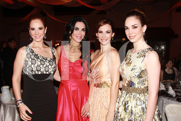 Martha Ruiz de Ordaz, Martha Martínez de Ruiz, Charito Ruiz de DAlessio y Priscila Ruiz Martínez