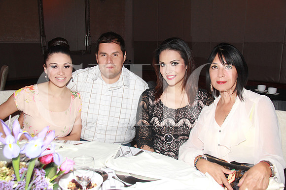 Liz Briones, César Cuellar, Carolina Valadez y Tony Ávila