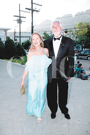 Alejandra Caballero de Garza y Arnulfo Garza