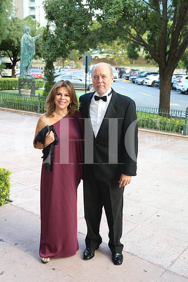 Magdalena Benavides de  Bay y Enrique Bay