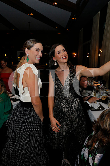 Jacqueline Bracamontes y Ale Rubio de Garza (2)