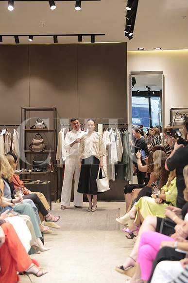 Modelos de Rafa Zuñiga vistiendo Max Mara 85