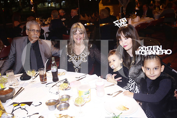 Francisco Salinas, Consuelo Villarreal, Cynthia Elizondo, Vanessa Hernandez y Denisse Hernandez (2)