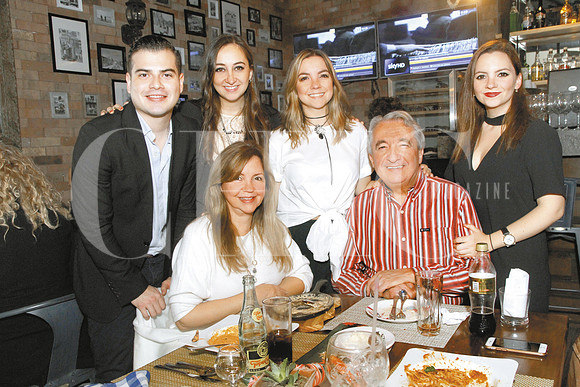 Leonard De Esquivel, Clarissa Villarreal, Paloma Villarreall, Blanca de Villarreal y Fernando Villarreal y Rebeca Villarreal