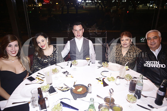 Liz del Alto, Stephanie del Alto de Pe§a, Carlos Pe§a, Laura de Pe§a y Raul Pe§a (2)