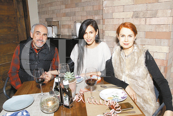Juan Gilberto Ramos, Dania Marcela Ramos y Angélica Dávila de Ramos