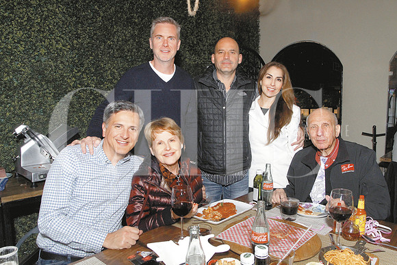 Steven March, Víctor Meléndez, Yolanda Meléndez, Alejandro Meléndez, Alda Molina y Víctor Meléndez