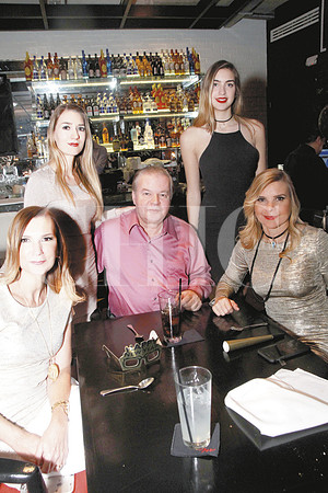Ileana Martínez, Rosana Barrera, Rosana Martínez, Fernando Martinez y Marilu Martínez